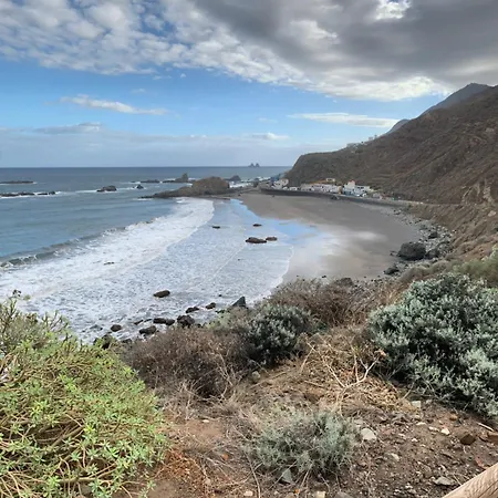 Junto Al Mar La Baja * سانتا كروز دي تينيريف